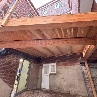 Sonderkonstruktionen aus Holz, Holzbrücke mit Abdach