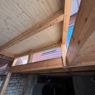 Sonderkonstruktionen aus Holz, Holzbrücke mit Abdach